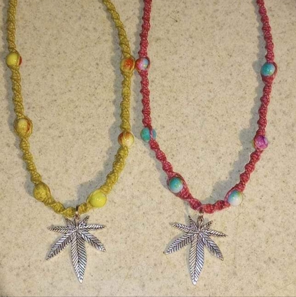 Handmade Hemp necklace with Pot leaf - Picture 2 of 3